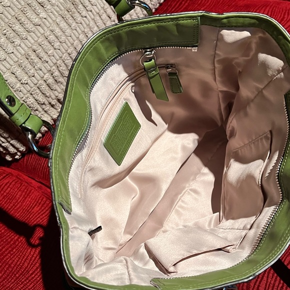 COACH Gallery Green Leather Zipper Pockets Double Handles Medium Tote Bag GUC!! - Picture 7 of 12